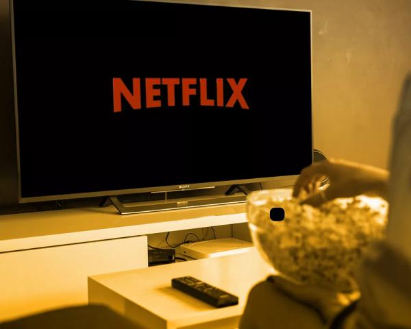 Режисер Netflix замість знімання серіалу купив Dogecoin і заробив $27 млн - INFBusiness