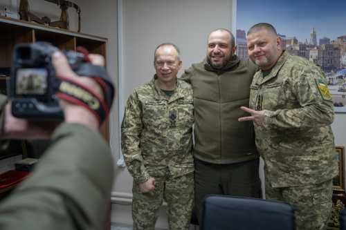 Умєров та Залужний особисто привітали Сирського з Днем Сухопутних військ - INFBusiness