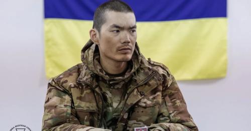 Зеленський опублікував нове відео допиту полоненого з КНР – той просить не повертати його до РФ - INFBusiness
