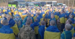 Україна та Росія провели великий обмін полоненими – 277 захисників повернулися додому