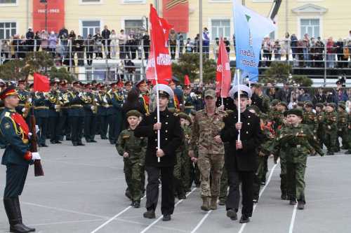 Гонять дітей на марші та відключають інтернет: як у Росії 9 травня відзначають - INFBusiness