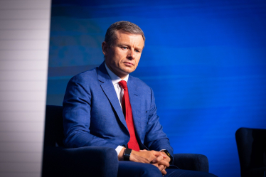 Уряд під керівництвом Юлії Свириденко оприлюднив деталізований план на поточний та майбутній роки. Пріоритетами названо зростання обсягів виробництва вітчизняного озброєння, залучення коштів для цього, інноваційні методи мобілізації, європейську інтеграцію та підтримку бізнесу. Forbes Ukraine підготував головні нововведення для підприємців План уряду на 2025-2026 роки