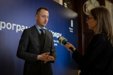 Уряд під керівництвом Юлії Свириденко оприлюднив деталізований план на поточний та майбутній роки. Пріоритетами названо зростання обсягів виробництва вітчизняного озброєння, залучення коштів для цього, інноваційні методи мобілізації, європейську інтеграцію та підтримку бізнесу. Forbes Ukraine підготував головні нововведення для підприємців План уряду на 2025-2026 роки