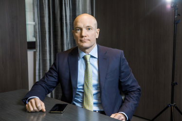 Кабмін після паузи у майже місяць і спроб перезапустити конкурс таки призначив нового керівника Бюро економічної безпеки (БЕБ) Олександра Цивінського. На цьому рішенні наполягали антикорупційні організації, міжнародні донори та бізнес. Бюро – орган, який має розслідувати економічні злочини, зокрема справи, повʼязані з бізнесом. За майже чотири роки роботи між бізнесом та керівниками бюро склалися непрості стосунки – підприємці скаржилися на тиск з боку органу. Що в БЕБ має змінити новий очільник Цивінський? Forbes Ukraine зібрав ключові поради від українських підприємців надано пресслужбою