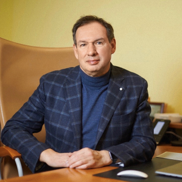 Кабмін після паузи у майже місяць і спроб перезапустити конкурс таки призначив нового керівника Бюро економічної безпеки (БЕБ) Олександра Цивінського. На цьому рішенні наполягали антикорупційні організації, міжнародні донори та бізнес. Бюро – орган, який має розслідувати економічні злочини, зокрема справи, повʼязані з бізнесом. За майже чотири роки роботи між бізнесом та керівниками бюро склалися непрості стосунки – підприємці скаржилися на тиск з боку органу. Що в БЕБ має змінити новий очільник Цивінський? Forbes Ukraine зібрав ключові поради від українських підприємців з особистого архіву