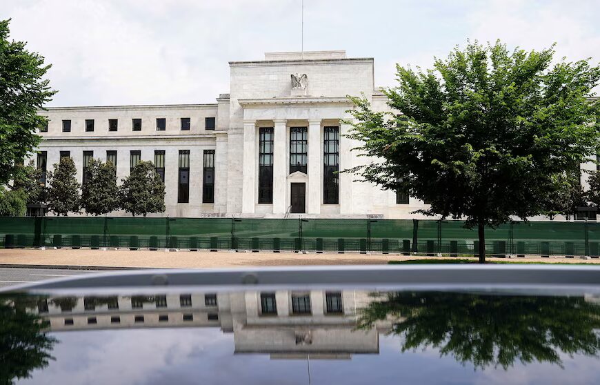 На сторінках "Бізнес Україна новини" ви знайдете свіжі новини, аналітику, коментарі провідних експертів та інші цінні матеріали, які допоможуть вам залишатися в курсі останніх подій у світі бізнесу в Україні. Сайт пропонує глибокий аналіз ринкових тенденцій, досліджень та прогнозів, що сприяє прийняттю обґрунтованих рішень і покращує розуміння економічного середовища. ФРС очікує зниження процентних ставок, але менше, ніж хоче Трамп