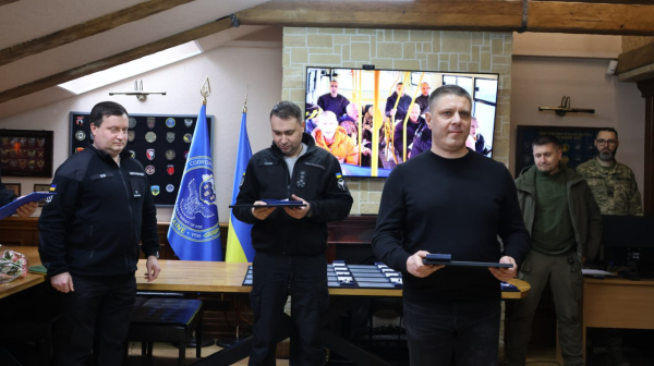 у центрі фото Буданов та Копитін