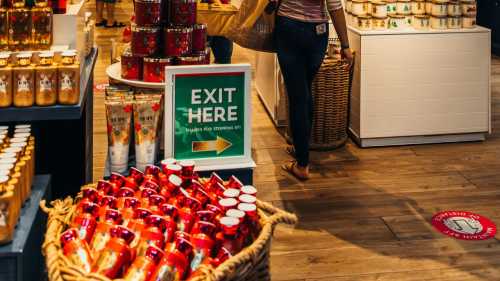 Спершу доведіть свою компетентність, а вже потім критикуйте персонал, що сумлінно працює.