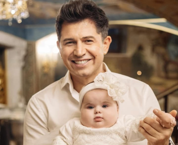 Андрій Джеджула провів хрестини дочки Емілії та вперше розкрив її…