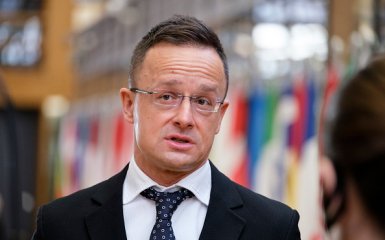 Сійярто зухвало охарактеризував українську мобілізацію як “примусовий набір”.