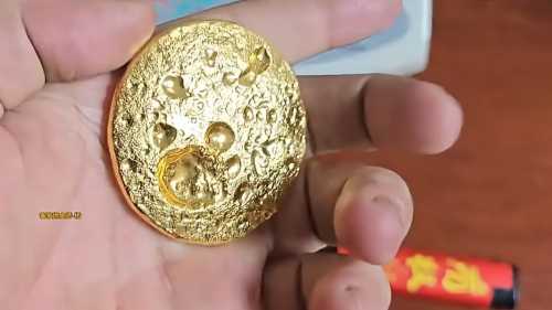 Блогер видобув 190 грамів золота з використаних SIM-карт: ризикований експеримент.