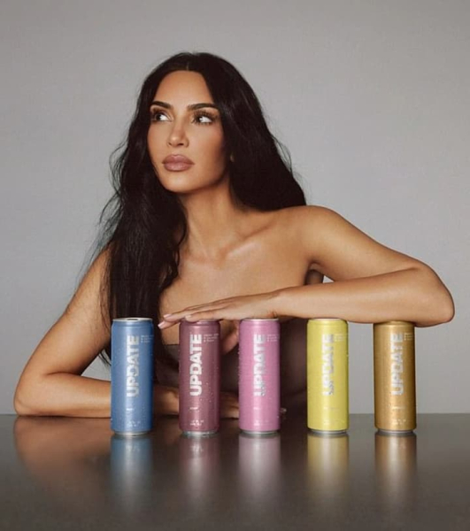 Кім Кардаш’ян розкритикували за промо фото нового енергетика.