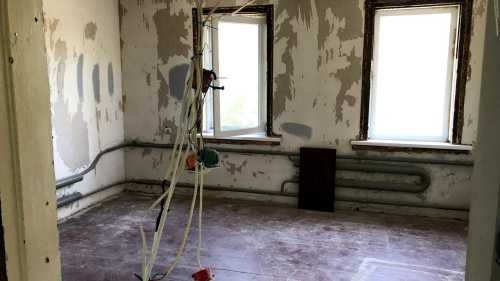 Проведення електропроводки в будинку: варіанти прокладання (підлога чи стеля)