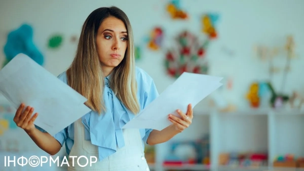 Вчителька не розуміє, де її підвищена зарплата Фото: Getty Images