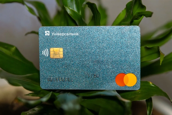 Банківська картка ПриватБанку, фото: Інформатор