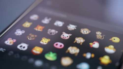 Чому експерти застерігають від використання емодзі на робочому місці, і як текст,…