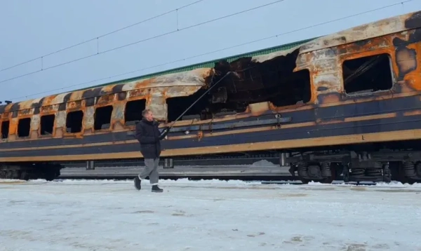 Укрзалізниця показала фото потягу, знищеного внаслідок російського обстрілу