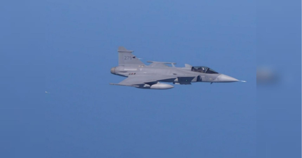 Зеленський продемонстрував Україні винищувачі Gripen (відео)