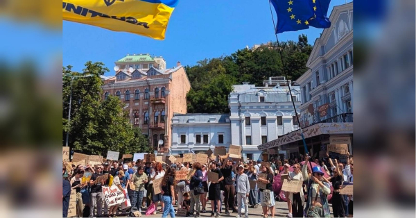 Поки суспільство відволікається на «картонний Майдан», Банкова посилює особистий вплив на державні установи, — Сікалов