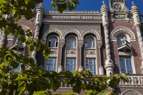 Долар зріс на 5 копійок: Національний банк України визначив курс валют на&hellip;