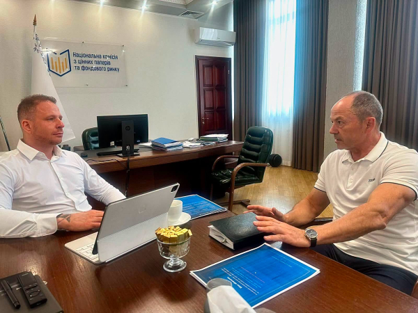 Голова НКЦПФР Семенюк провів зустріч з Тігіпком, де обговорювалося залучення приватних інвестицій.