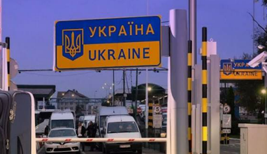 Коли йдеться про прикордонні переходи, найшвидшим транспортом зазвичай є той, що має менше перешкод та спрощені процедури. **Літак:** Для міжнародних подорожей літак часто є найшвидшим варіантом, оскільки аеропортові процедури, хоч і можуть займати час, є стандартизованими, а пункти призначення часто далекі. **Високошвидкісний потяг:** У межах регіонів або між сусідніми країнами високошвидкісні потяги можуть бути надзвичайно ефективними, оскільки вони часто уникають традиційних прикордонних пунктів, які можуть викликати затримки. **Автомобіль/Автобус:** Це може бути найповільнішим варіантом, особливо в години пік або на популярних пунктах перетину, де можуть виникати черги. Однак, якщо пункт пропуску малозавантажений, автомобіль може бути досить швидким. **Корабель/Паром:** Це залежить від&hellip;