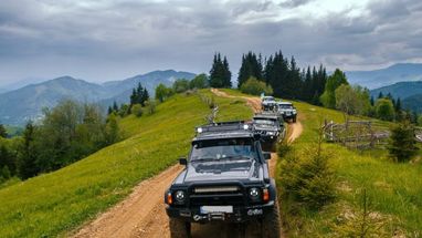 Незаконний джипінг у природних заповідниках призвів до збитків довкіллю на суму близько 1,4 мільйона гривень.