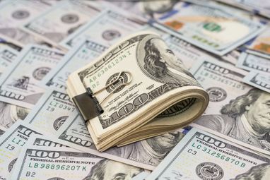 російські олігархи переказують мільярди доларів поза межі країни, побоюючись втрати свого майна