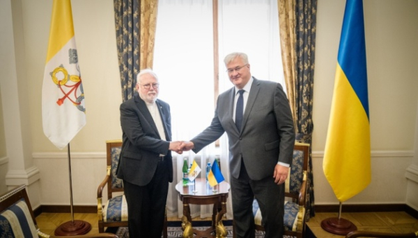 Сибіга провів зустріч із спеціальним посланцем Папи Римського про звільнення полонених та заручників з Росії.