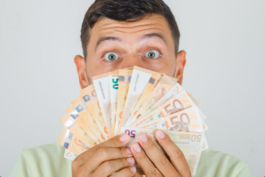 У червні банки майже в 2,5 рази збільшили закупівлю євро.