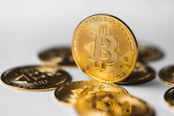 У Сполучених Штатах запустили крипто-ETF, що містить різноманітні цифрові валюти, а Visa запровадила платформу для стейблкоїнів: останні новини від Мінфіну.