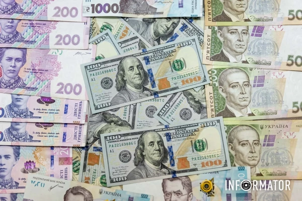 Жінка вивезла до Молдови 64 тисячі доларів і отримала штраф 437 тис. грн. фото: Інформатор