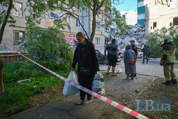 На місці обстрілу багатоповерхівки в Києві, 14 травня 2026.