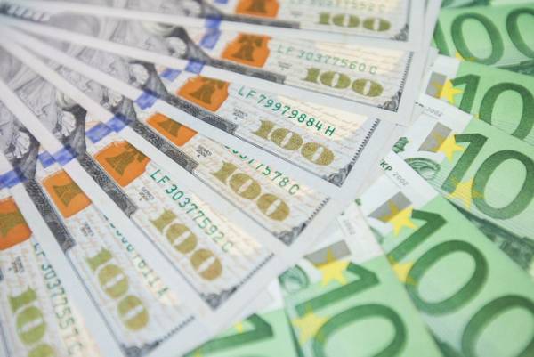 Нацбанк змусив долар і євро просісти на міжбанку