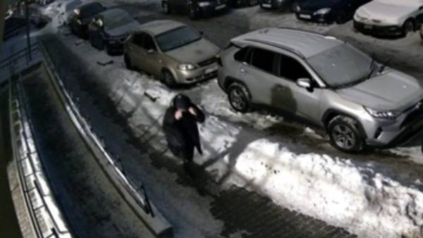 На Київщині затримали кілера, який стрімив замовникам замах на вбивство через окуляри з камерою
