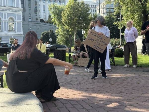 Протести, які розпочалися в липні 2026 року через відставку міністра оборони Михайла Федорова, закінчилися після його заяви про вибори