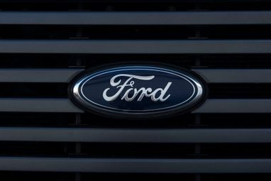 Ford переводить виробництво позашляховиків до США через мита Трампа