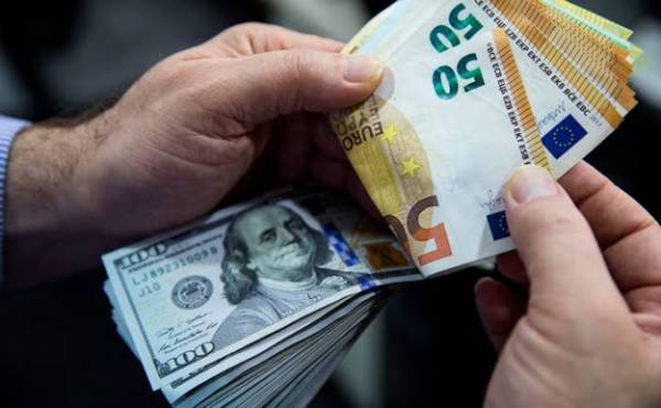 Курс валют на 13 серпня: долар і євро від Мінфіну
