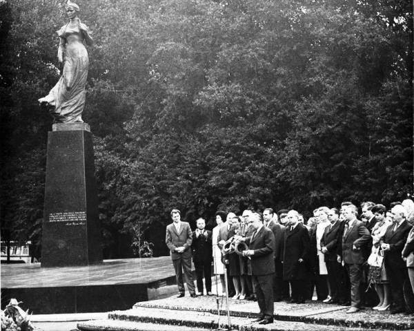 Відкриття пам’ятника Лесі Українці 3 вересня 1973 року