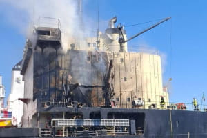 Заводи можуть зупинитися: металурги просять уряд розблокувати порти