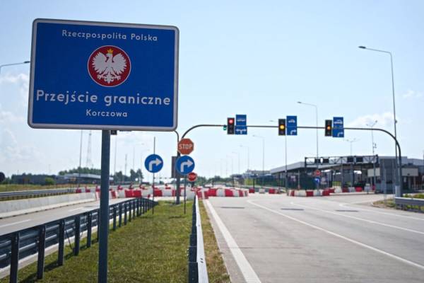 Мінфін зводить паркомісця для вантажівок на польському кордоні