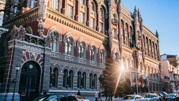 НБУ пом’якшує валютні правила для українців