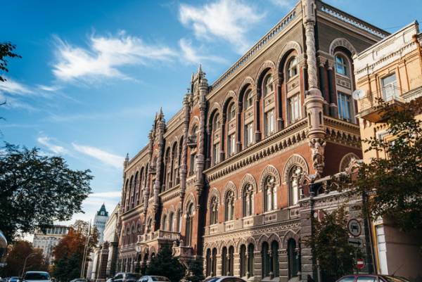 НБУ спростив примусове стягнення боргів: як це вплине на боржників