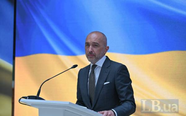 НБУ суттєво підвищив ліміти на валютні операції за картками
