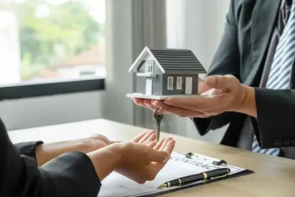 Мінфін: Нотаріуси перевірятимуть продавців нерухомості в реєстрі боржників, угоди можуть заблокувати