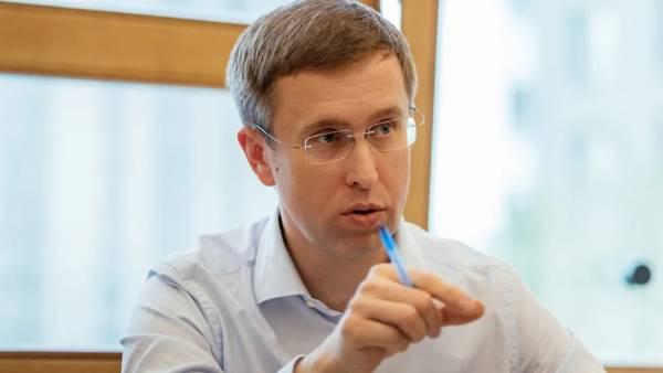 Кабмін Корецького: пенсії, зарплати та оборона під прицілом змін до 2027 року