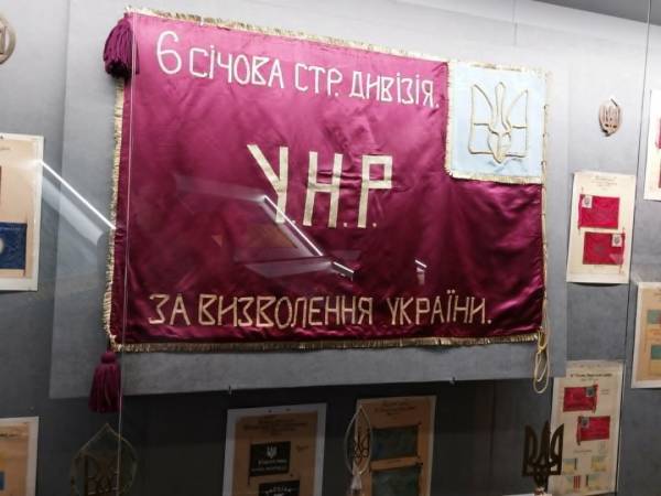 Прапор 6-ї Січової стрілецької дивізії Армії УНР 1920 р. (копія за малюнком М. Битинського). 1966 р.