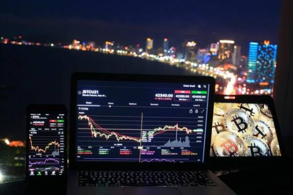 Пол Тюдор Джонс нарощує позиції в Bitcoin ETF, скорочуючи ставки на зростання