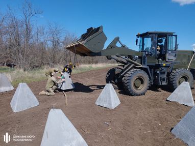 Полковника Національної гвардії підозрюють у неправомірному нарахуванні “бойових” виплат на суму понад 72 мільйони гривень.