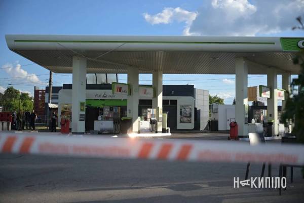 Стаціонарні заправки змінюють графік і формат роботи. У регіонах вже розпочали тестування оповіщення про небезпеку саме операторів АЗС.